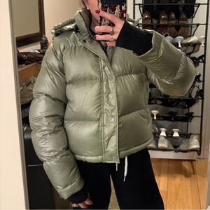 Aritzia THE SUPER PUFF Shorty - Liquid Shine